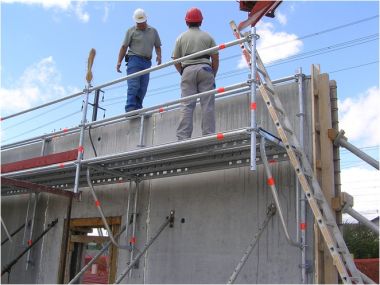 Layher Bautechnik: Hohlwand-Betonierkonsole