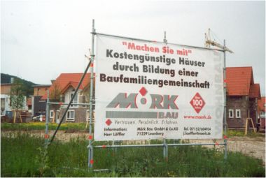 Layher Bautechnik: Bauschilder aus Allround-Gerüstsystem