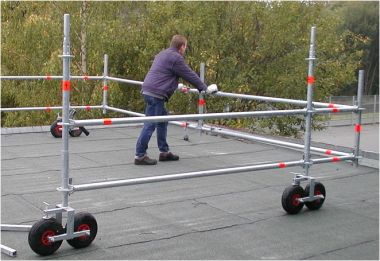 Layher Bautechnik: Flachdachgeländer fahrbar (verzinkt oder Alu)